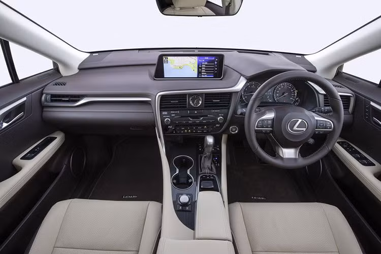 Làm tròn gói nâng cấp cho mẫu xe sang Lexus đặc biệt này còn có hệ thống camera 360 độ, chìa khóa thông minh, ốp bệ cửa chiếu sáng cũng như hệ thống định vị vệ tinh, dàn âm thanh 10 loa, hệ thống cảm biến cảnh báo áp suất lốp và đóng/mở cốp tự động điện. 