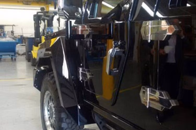 Đặt trụ sở ở Toronto, Canada, Conquest Vehicles Inc., chuyên thiết kế chế tạo những xe thể thao đa dụng bọc thép cực kỳ sang trọng. Mẫu xe nổi tiếng của hãng này là chiếc Knight XV có giá khởi điểm từ 629.000 USD và giới hạn số lượng sản xuất chỉ 100 chiếc.