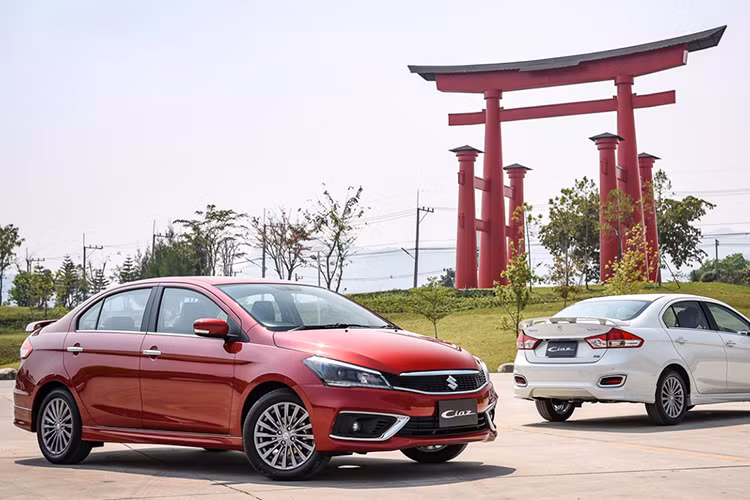 Tuy nhiên, với vị thế là một sản phẩm nhập khẩu, Suzuki Ciaz 2020 vẫn sẽ thua thiết bởi đa phần các đối thủ đều được lắp ráp trong nước nên đang được hưởng ưu đãi giảm 50% lệ phí trước bạ theo Nghị định 70/2020/NĐ-CP mới được ban hành. 