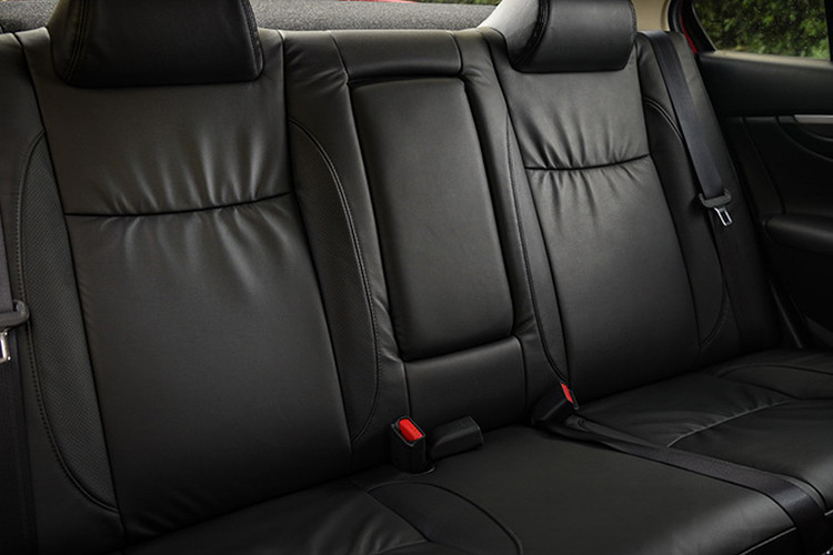 Giờ đây, với giá bán khoảng 529 triệu đồng, Suzuki Ciaz 2020 nâng cấp vẫn sẽ giữ được lợi thế về giá so với các mẫu xe “hot” như Toyota Vios (cao nhất 570 triệu đồng) hay Hyundai Accent (cao nhất 542 triệu đồng).