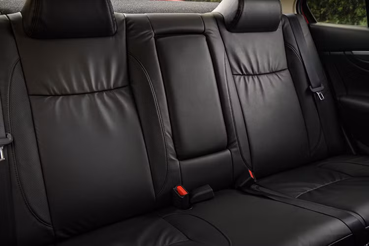 Giờ đây, với giá bán khoảng 529 triệu đồng, Suzuki Ciaz 2020 nâng cấp vẫn sẽ giữ được lợi thế về giá so với các mẫu xe “hot” như Toyota Vios (cao nhất 570 triệu đồng) hay Hyundai Accent (cao nhất 542 triệu đồng).