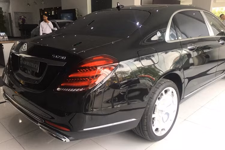 Mercedes-Maybach S650 2019 đầu tiên tại Việt Nam sở hữu động cơ "khủng", V12, tăng áp kép, dung tích 6.0 lít, tạo ra công suất tối đa 630 mã lực tại vòng tua máy 5.000 vòng/phút và mô-men xoắn cực đại 1.000 Nm tại dải vòng tua máy 2.300 đến 4.200 vòng/phút. Động cơ kết hợp cùng hộp số 7 cấp 7G-Tronic Plus và hệ dẫn động cầu sau.