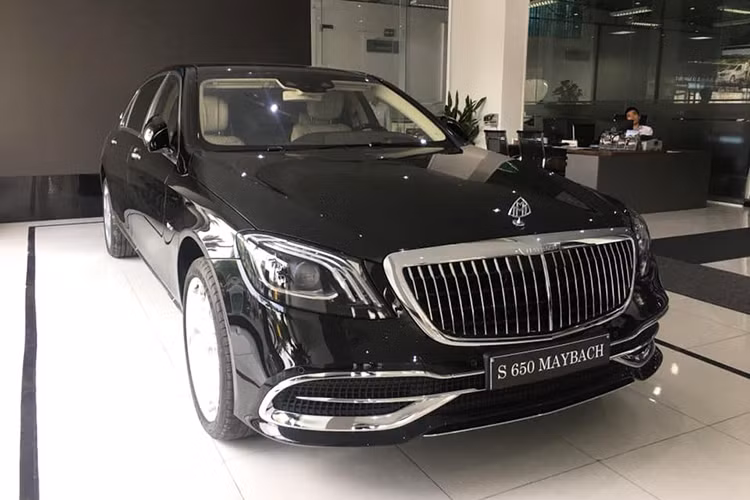 Bản nâng cấp mới nhất của dòng xe siêu sang Mercedes-Maybach S-Class mới đã có mặt tại thị trường Việt vào tháng 4/2019 vừa qua với phiên bản Mercedes-Maybach S650 4 Matic 2019. Đến nay, siêu phẩm này cũng đã lộ diện tại các đại lý chính hãng của Mercedes-Benz Việt Nam.