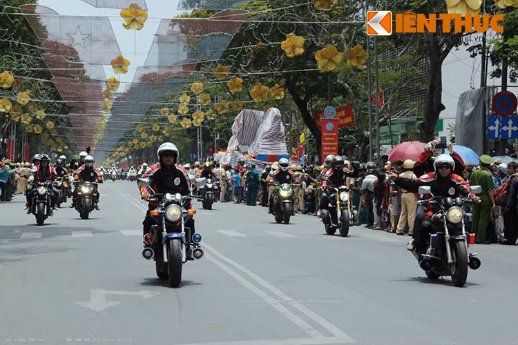 Hỗ trợ Clb môtô TP HCM đưa đoàn đua xe đạp về đến thành phố mang tên Bác nhân dịp này, còn có sự góp mặt của nhiều CLb môtô khác nhau tại khu vực phía Nam.