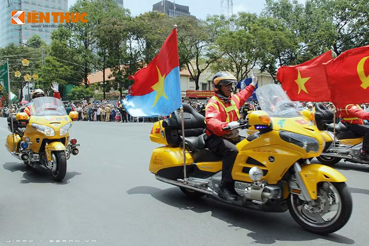  Dàn môtô của Clb môtô TP HCM đã di chuyển từ Hà Nội để dẫn đoàn đua xe đạp toàn quốc tranh Cúp truyền hình lần thứ 27 năm 2015 mang tên “Non sông liền một dải” vào đến TP HCM.
