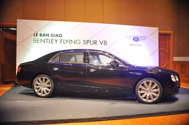 Như vậy, tính từ đầu năm 2016 cho đến nay, đây là chiếc siêu xe sang chính hãng thứ 05 được đại lý Bentley chính hãng bàn giao tới khách hàng.