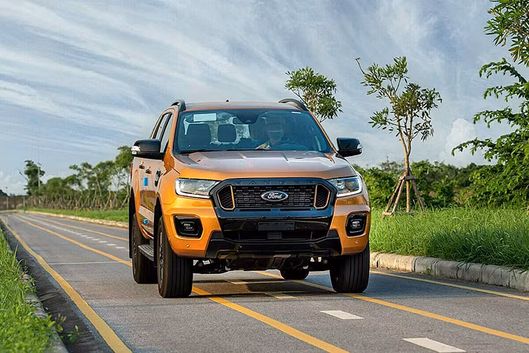 So với tháng trước, doanh số Ford Ranger giảm gần 400 xe xuống còn 2.102 xe được bán ra. Cộng dồn doanh số 11 tháng đầu năm, Ranger đạt 14.446 xe. Ford Ranger 2021 mới được chuyển về lắp ráp tại nhà máy của Ford tại Hải Dương vào tháng 7 vừa qua. Mẫu xe này được giới thiệu 5 phiên bản với giá bán dao động từ 616 triệu đến 925 triệu đồng.