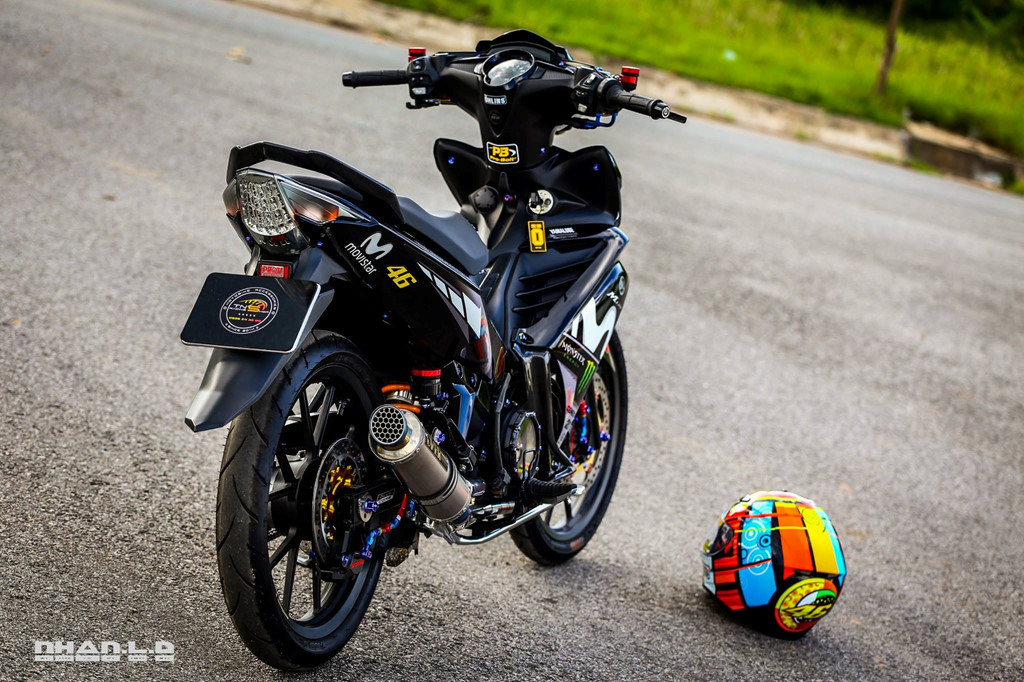 Yamaha Exciter 135 có động cơ nguyên bản loại xy-lanh đơn, dung tích 134,4 cc, cho công suất 12,5 mã lực và mô-men xoắn 12,1 Nm. Tuy nhiên, chủ nhân đã thay một số bộ phận từ chiếc Vixion 150, bao gồm lòng, cam và lò xo đầu. Cuối cùng là nồi Uma 5 lò xo.