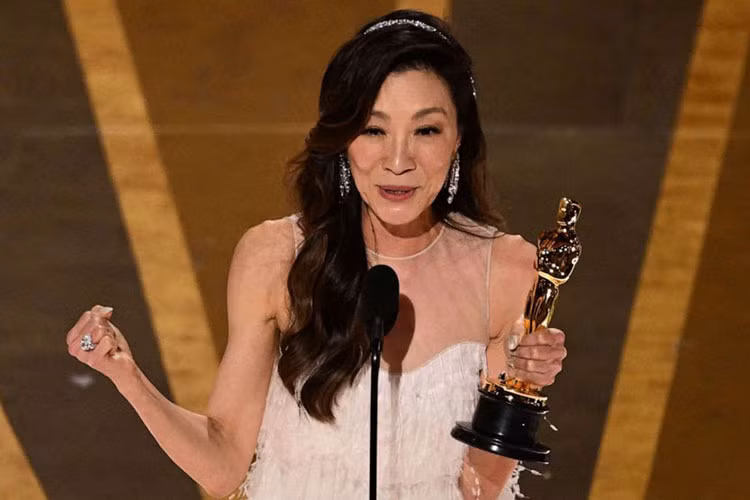 Duong Tu Quynh vua gianh Oscar 2023 la vo cua Giam doc Ferrari