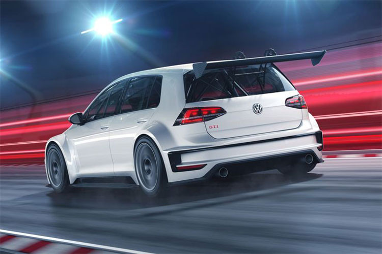 Volkswagen cho biết, mẫu Golf GTI TCR road-legal này sở hữu động cơ tăng áp (có thể là động cơ TSI 2.0 L) cho công suất 290 mã lực tại vòng tua từ 5.000 đến 6.800 rpm và mô men xoắn cực đại 370 Nm tại vòng tua 1.600 rpm.