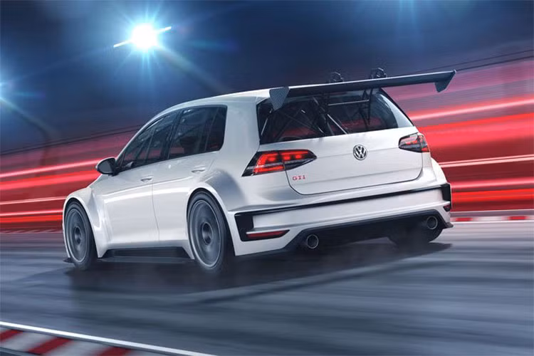 Volkswagen cho biết, mẫu Golf GTI TCR road-legal này sở hữu động cơ tăng áp (có thể là động cơ TSI 2.0 L) cho công suất 290 mã lực tại vòng tua từ 5.000 đến 6.800 rpm và mô men xoắn cực đại 370 Nm tại vòng tua 1.600 rpm.
