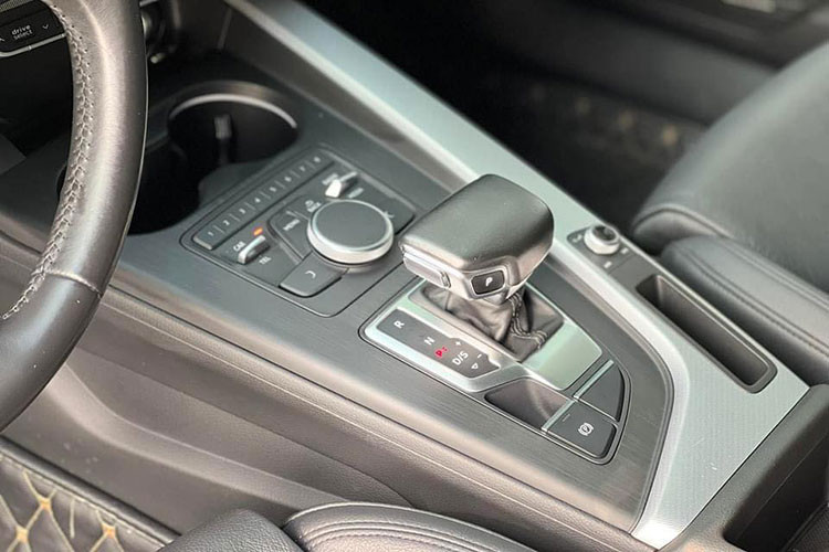 Phiên bản Audi A5 Sportback giới hạn về Việt Nam phục vụ cho hội nghị cấp cao APEC 2017 sẽ được trang bị động cơ 2.0 TFSI và hệ dẫn động quattro được cải tiến trên Audi A5 mới. Động có này sẽ có công suất mạnh mẽ hơn và hiệu quả hơn hẳn so với phiên bản từng ra mắt trước đây. 