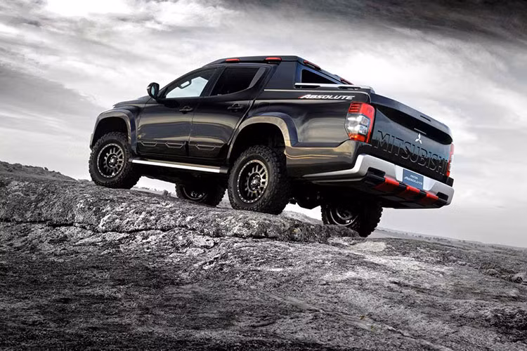 Tại thị trường Thái Lan, Mitsubishi Triton 2019 có 2 tùy chọn động cơ khác nhau. Thứ nhất là động cơ diesel 4 xi-lanh, tăng áp, dung tích 2,5 lít tiêu chuẩn, tạo ra công suất tối đa 107 mã lực và mô-men xoắn cực đại 200 Nm. Ngoài ra, động cơ này còn có phiên bản mạnh hơn với công suất tối đa 134 mã lực và mô-men xoắn cực đại 324 Nm.