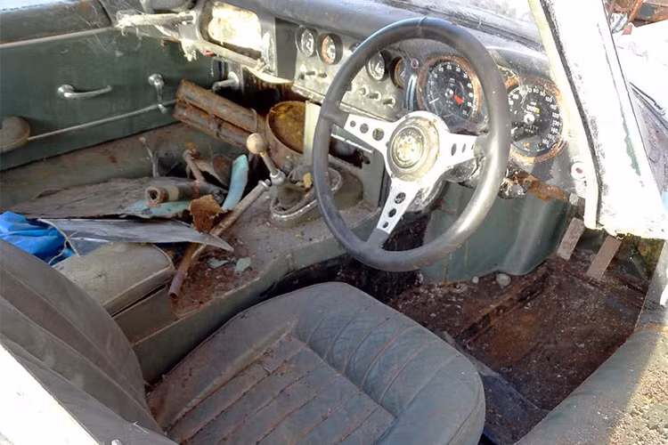 Thực ra, đây mới chỉ là một phần giá trị của chiếc xe. Nếu được phục chế, nhiều khả năng nó còn đạt giá trị gấp 3 lần mức giá được đấu vừa qua.