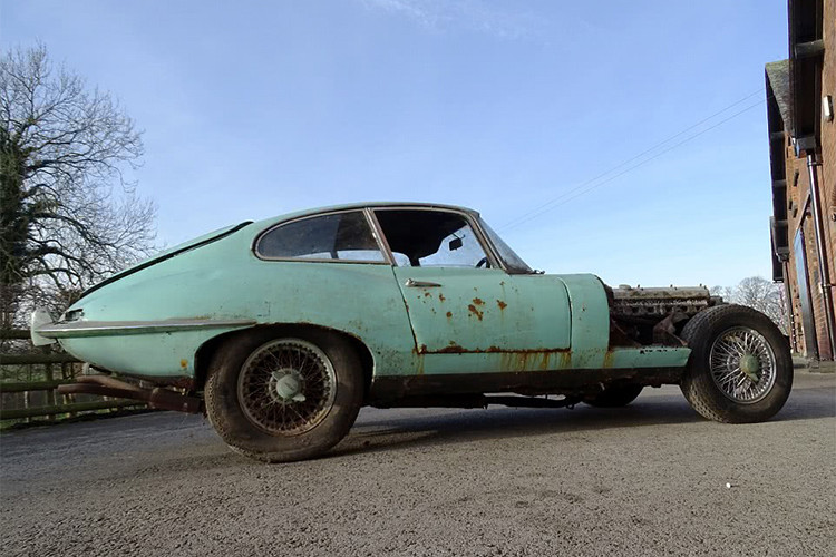 Hagerty Classic Car Insurance ước tính giá trị của chiếc ôtô sắt vụn này trong thời kỳ mới ra mắt đạt đến 128.000 bảng Anh (khoảng hơn 4,1 tỷ Đồng), hơn rất nhiều lần so với mức giá mà người thợ xây nhận được.