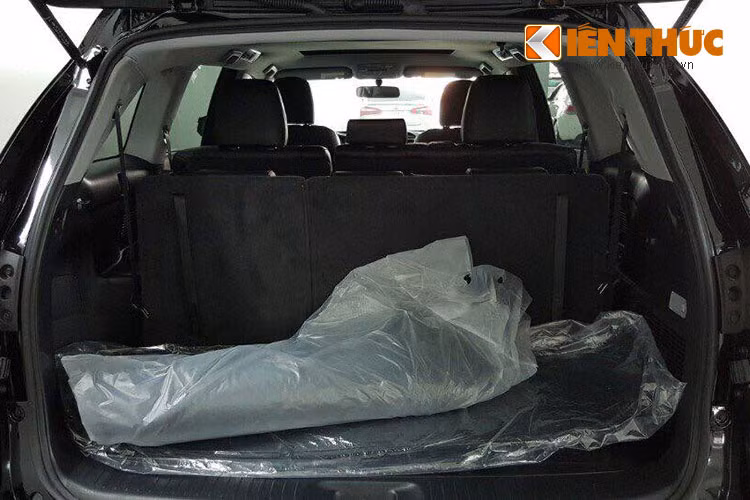 Toyota đưa ra các tùy chọn động cơ cho Highlander 2016 với dung tích 2.7L và 3.5L ( gồm bản chạy xăng và bản hybrid). Đi cùng với đó là hộp số tự động 6 cấp cũng như công nghệ dual VVTi tối ưu mô-men xoắn và giảm thiểu mức tiêu hao nhiên liệu.