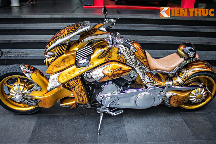 Những chiếc V-rex Travertson ra đời đều có đẳng cấp riêng, bởi nó được tạo nên từ niềm đam mê và sự sáng tạo từ những đôi bàn tay tài hoa của Tim Cameron và Christian Travert, cha đẻ của V-rex Travertson. Tuy nhiên, thiết kế kiểu cách của bộ gắp trước như đôi "cánh tay" giữ lấy bánh xe mới là điểm sáng tạo trong thiết kế của xe.