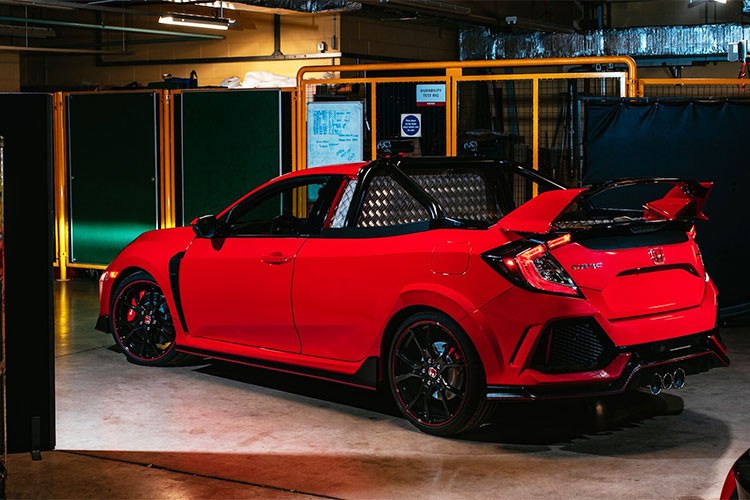 Honda chi nhánh Anh đã gọi tác phẩm của mình là Civic Type R Pick-up Truck concept. Trong khi đó, tên nội bộ của dự án này là "Project P".