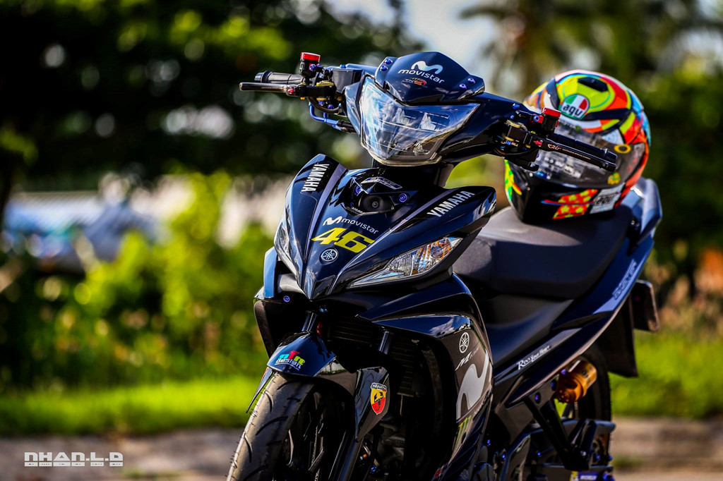 Chiếc Yamaha Exciter 135 trong bài viết thuộc sở hữu của một chủ cửa hàng độ xe ở Cần Thơ. Xe đã được làm mới nhiều chi tiết ở ngoại hình với ốp đầu, mặt nạ, và đèn demi của Exciter cho thị trường Malaysia, bên cạnh bộ tem Movistar và lấy điểm nhấn từ các món đồ chơi đắt tiền.