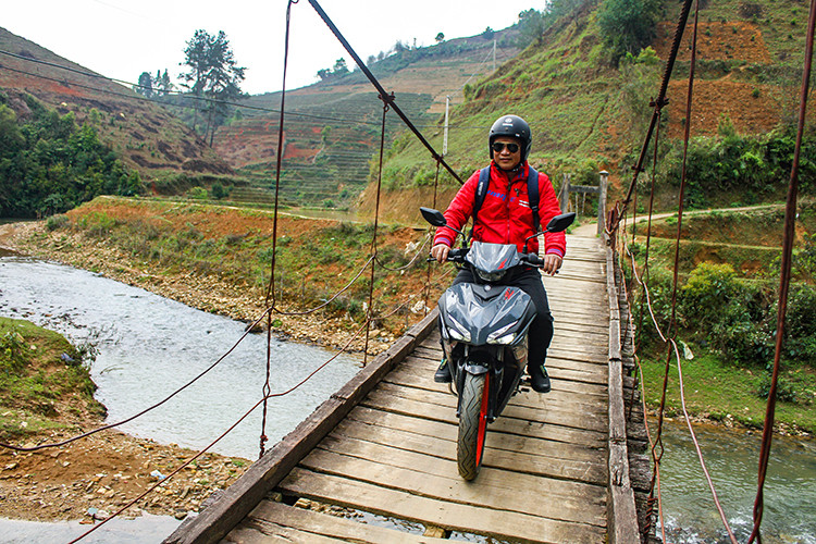 Trong tour Tây Bắc lần này, anh Bắc kể khi lên tới Tú Lệ và bắt đầu chinh phục Mù Cang Chải, chiếc Exciter 155 VVA thực sự phát huy lợi thế.