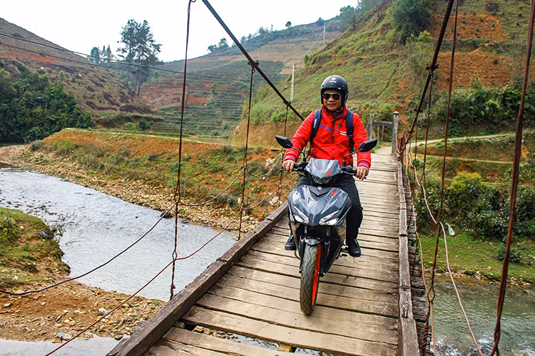 Trong tour Tây Bắc lần này, anh Bắc kể khi lên tới Tú Lệ và bắt đầu chinh phục Mù Cang Chải, chiếc Exciter 155 VVA thực sự phát huy lợi thế.