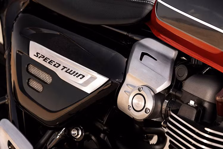 Các trang bị vận hành cho xe bao gồm; hệ thống kiểm soát độ bám đường có thể bật/tắt tùy ý, bộ chuyển đổi khí thải được bố trí kín đáo và bộ ly hợp mới giúp tăng mômen xoắn. Sức mạnh của động cơ được công bố ở mức 96 mã lực và mômen xoắn cực đại 112 Nm.