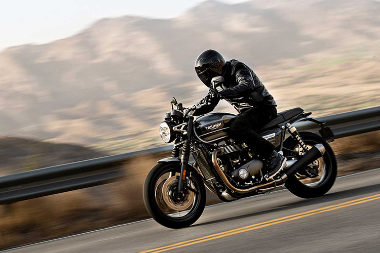 Tại sự kiện giới thiệu xe, đại diện hãng xe máy Triumph cho biết họ sẽ hướng Speed Twin 1200 đến phân khúc xe roadster hiệu năng cao và sẽ cạnh tranh trực tiếp với Ducati Monster 1200.