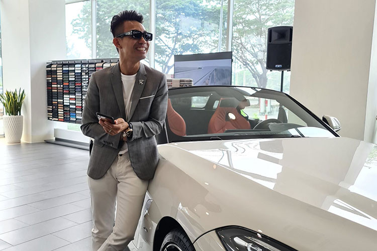 Được trang bị gói M-Sport, BMW Z4 sDrive30i M-Sport không khác biệt nhiều phiên bản M40i về ngoại hình, với các khe hút gió trước mở rộng hơn và bộ mâm M-Sport 19 inch 5 chấu kép sơn đen bóng. Xe cũng sử dụng mui mềm, điều khiển điện thay cho kiểu mui cứng của thế hệ trước. 