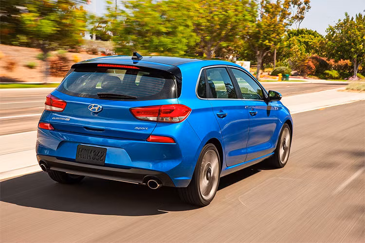 Động cơ xe dự kiến không thay đổi nhưng đáng chú ý là ứng dụng công nghệ hộp số vô cấp mới mang tên SmartStream IVT (Intelligent Variable Transmission), kết hợp cùng động cơ xăng SmartStream G1.6 mới (giống Kia Forte 2019) sản sinh ra công suất 121 mã lực tại 6.300 vòng/phút và mô-men xoắn cực đại 154 Nm tại 4.500 vòng/phút.