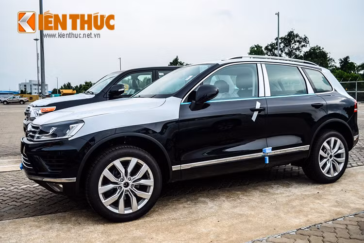  Mẫu Volkswagen Touareg 2015 vừa về Việt nam có kích thước 4.801x2.208x1.709m (DxRxC) đi cùng chiều dài trục cơ sở là 2.893.