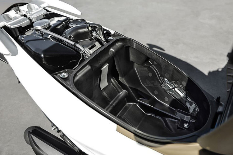 Chiều cao yên 753 mm cùng trọng lượng xe chỉ 100 kg. Kích thước này gần như tương đương với Honda Future đang bán ở Việt Nam hay Honda Wave 125i bản Thái Lan.