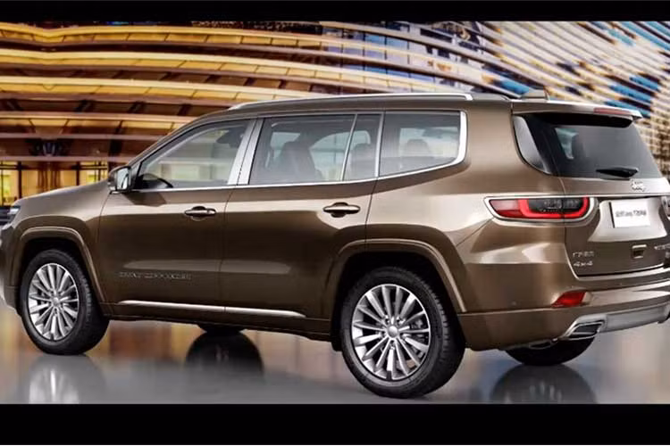 Theo công bố từ hãng, bên trong cabin của chiếc Grand Commander có đủ vị trí cho 7 người ngồi, với 3 hàng ghế với cách sắp xếp gồm 2/3/2.