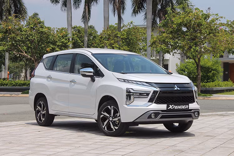 Với doanh số tháng vừa qua là 1.443 xe trong tháng 2/2023, Mitsubishi Xpander tăng gấp đôi doanh số so với tháng và đứng ở vị trí thứ 2 trong bảng xếp hạng, đồng thời dẫn đầu phân khúc MPV. Mới đây, Mitsubishi Xpander AT và AT Premium 2023 được bổ sung thêm màu mới và có thêm một số tính năng.