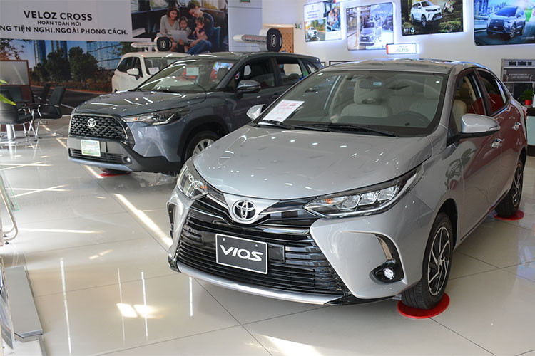 Với doanh số 870 xe bán ra trong tháng 2/2023, Toyota Vios trở lại vị trí thứ 10 trong bảng xếp hạng top xe bán chạy nhất tháng. Cộng dồn 2 tháng đầu năm, Toyota Vios bán được 1.145 xe. Toyota Vios được lắp ráp trong nước với tổng cộng 6 phiên bản, tăng 1 phiên bản đặc biệt (Vios GR-S) so với trước đây.