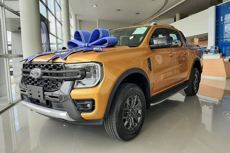 Trong tháng 2/2023, Ford Ranger là mẫu xe bán chạy đứng thứ hai của toàn thị trường ôtô với doanh số đạt 1.218 xe. Ford Ranger cũng là mẫu xe dẫn đầu nhiều năm ở phân khúc bán tải với doanh số áp đảo đối thủ. Ford Ranger 2023 được lắp ráp trong nước với 6 phiên bản XL, XLS MT, XLS 2x4 AT, XLS 4x4 AT, XLT và Wildtrak.
