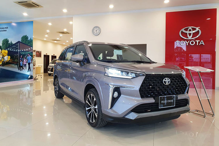 Tháng 2 vừa qua, doanh số Toyota Veloz Cross đạt 911 xe, tăng trưởng 343 xe so với tháng trước. Tính lũy kế 2 tháng đầu năm 2023, mẫu xe này bán được 1.479 xe. Veloz Cross đang được giới thiệu với 2 phiên bản là CVT và TOP, đều sử dụng động cơ 1.5L kết hợp với hộp số tự động CVT.