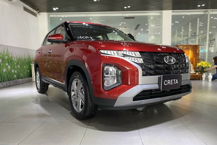 Mẫu SUV đô thị Hyundai Creta xuất xứ từ Indonesia đạt doanh số bán 1.027 xe trong tháng 2 vừa qua, tăng gần 500 xe so với tháng trước. Hyundai Creta tại Việt Nam hiện đang được Hyundai Thành Công phân phối dưới dạng nhập khẩu từ Indonesia. Creta có 3 phiên bản, đều sử dụng khối động cơ 1.5L.