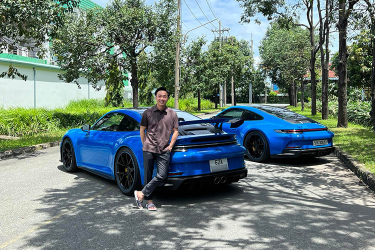 Porsche 911 GT3 được Cường Đô la mua vào tháng 3/2022. Theo một đại lý tư nhân ở Hà Nội, mức giá bán lại của chiếc Porsche 911 GT3 màu xanh dương này là 16,5 tỷ đồng.
