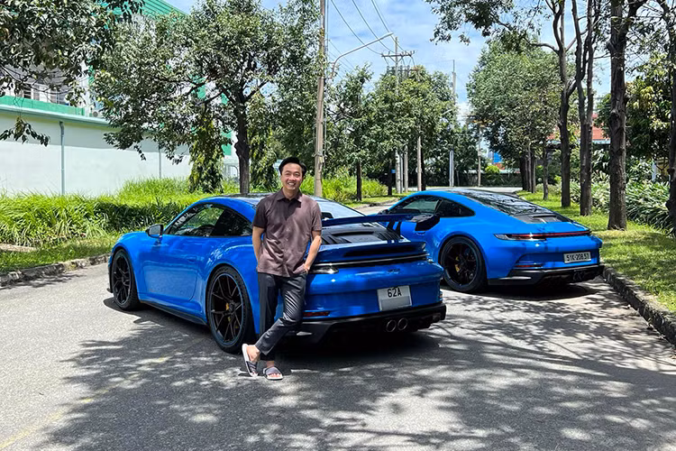 Porsche 911 GT3 được Cường Đô la mua vào tháng 3/2022. Theo một đại lý tư nhân ở Hà Nội, mức giá bán lại của chiếc Porsche 911 GT3 màu xanh dương này là 16,5 tỷ đồng.