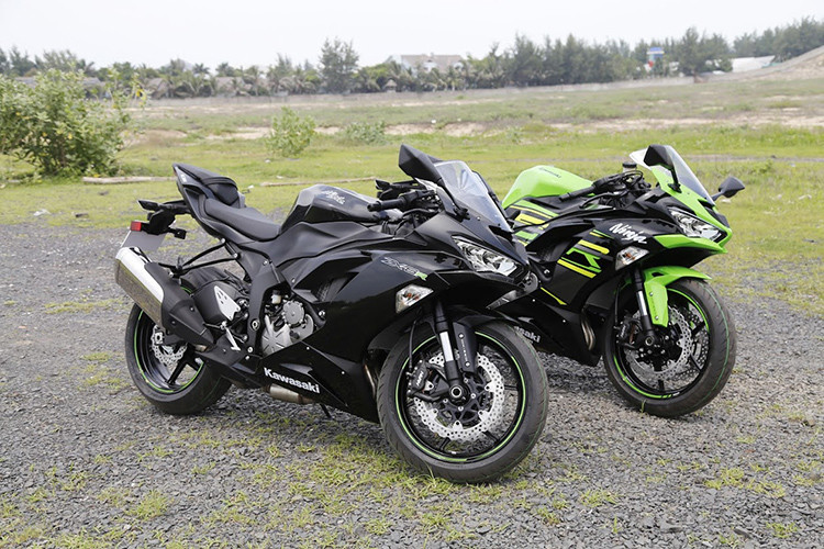 Giá xe Kawasaki ZX-6R 2019 hiện tại chưa được tiết lộ chính thức, nó được công ty nhập khẩu Samoco nhập chính ngạnh về Việt Nam với 2 màu KRT và Metalic Black. Tại thị trường châu Âu, Kawasaki ZX-6R 2019 bán ra khởi điểm từ 10.999 USD (tương đương 256,4 triệu đồng).