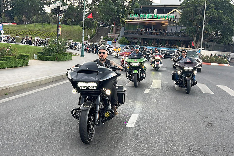 Người dùng môtô tại Việt Nam hiện nay đang dần định hình cách chơi một cách sâu hơn, chuyên nghiệp hơn, các CLB (câu lạc bộ), hội nhóm chơi xe hiện không chỉ định hình ở các nhóm nhỏ lẻ mà đã mang tính chuyên nghiệp với nhiều các quy định, lề lối, cách thức hoạt động… và CLB thể thao Anh Em Đà lạt cũng không nằm ngoài cách chơi đó.