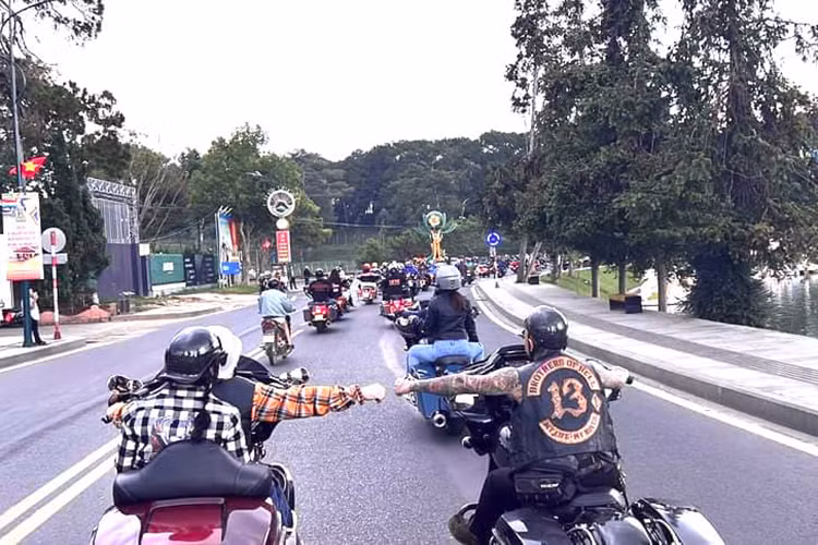 Trong khoảng 10 năm trở lại đây, khi phong trào chơi xe môtô phân khối lớn nở rộ trên khắp các tỉnh thành thì Đà Lạt cũng không là ngoại lệ. Số lượng người chơi, đam mê môtô tại Đà Lạt và trong tỉnh Lâm Đồng ngày càng nhiều. Khi lớp những người lớn tuổi chơi môtô trước đây vì sức khoẻ không cho phép đã nghỉ gần hết thì gần đây các thành viên trẻ xin gia nhập CLB cũng tăng lên đáng kể.