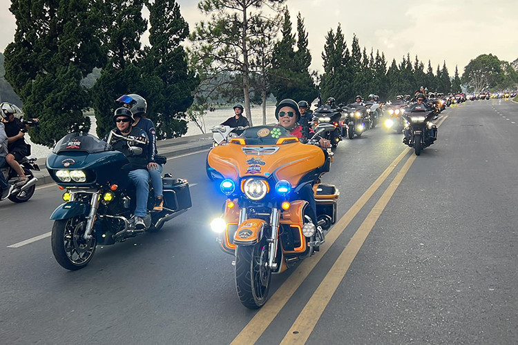 Khá nhiều thành viên trẻ của môtô thể thao Anh Em Đà Lạt với nhiệt huyết và niềm đam mê "lớn" của mình đã tạo thêm nhiều sức hút hơn cho lớp người đi trước với những thành viên trẻ mê đường, mê xe – luôn có những chuyến đi ngắn và luyện tập vào những ngày nghỉ cuối tuần, càng làm tăng thêm sức mạnh cùng niềm đam mê cho các thành viên CLB.