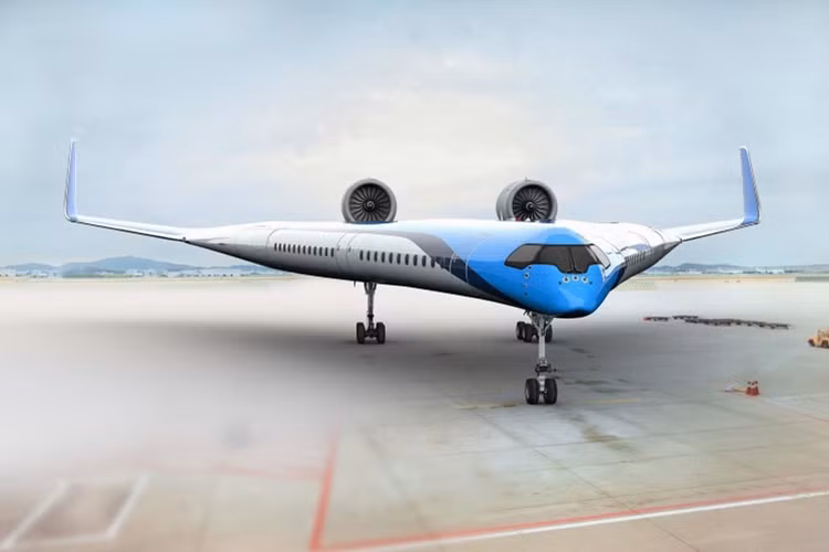 Thiết kế máy bay chữ V lạ kỳ tới từ Đại học TU Delft, là dự án kết hợp giữa trường và hãng hàng không Hà Lan KLM. “Những thiết kế máy bay mới và sử dụng năng lượng hiệu quả hơn trước, đơn cử là chiếc Flying-V, vô cùng quan trọng trong nỗ lực cải thiện ngành hàng không.