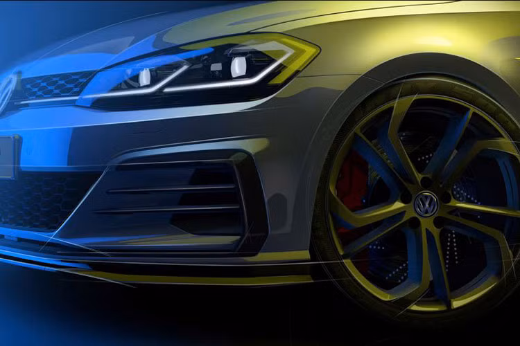 Sức mạnh này cho phép chiếc xe Volkswagen Golf GTI TCR 2019 đạt tốc độ tối đa lên đến 264 km/h. Và hơn hết, đây là một mẫu xe được phép chạy trên đường phố (road-legal) chứ không riêng gì ở đường track.