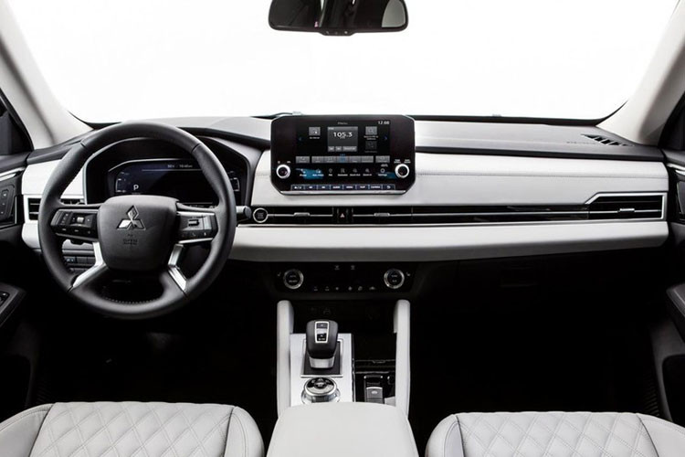 Thời gian sạc pin tiêu chuẩn của xe là 7,5 tiếng đồng hồ. Nếu người lái dùng sạc nhanh, thời gian sạc pin lên 80% là 38 phút. Ngoài ra, hệ thống phanh tái sinh năng lượng của xe có thể sạc 80% pin trong 94 phút.