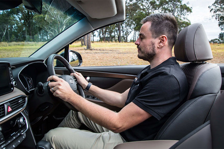 Hyundai đã đầu tư những công nghệ tinh túy nhất vào chiếc SUV 7 chỗ ngồi mui trần demo này. Hyundai Santa Fe Cabriolet mang một phong cách, một chất riêng chưa từng có trong gia đình Hyundai, đồng thời đánh dấu sự ra đời của phân khúc mới. Ngoài ra, Hyundai còn trang bị tính năng đỗ xe tự động, người lái dễ dàng thao tác chỉ với một nút bấm.