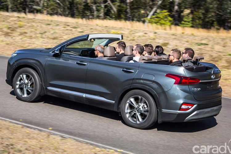 Ở phiên bản mui trần, xe có mức tiêu hao nhiên liệu 15,8L/100 km - cao hơn phiên bản thường là 7,5L/100 km vì trọng lượng của xe nặng hơn bởi các chi tiết gia cố thân xe được thêm vào. Bên cạnh đó, việc cắt mui cũng đã phá vỡ thiết kế khí động học vốn có của xe, làm tăng hệ số cản gió (Cd) có thể là nguyên nhân góp phần làm tăng mức tiêu hao nhiêu liệu.