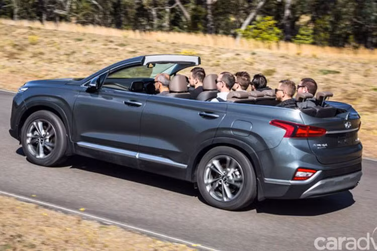 Ở phiên bản mui trần, xe có mức tiêu hao nhiên liệu 15,8L/100 km - cao hơn phiên bản thường là 7,5L/100 km vì trọng lượng của xe nặng hơn bởi các chi tiết gia cố thân xe được thêm vào. Bên cạnh đó, việc cắt mui cũng đã phá vỡ thiết kế khí động học vốn có của xe, làm tăng hệ số cản gió (Cd) có thể là nguyên nhân góp phần làm tăng mức tiêu hao nhiêu liệu.