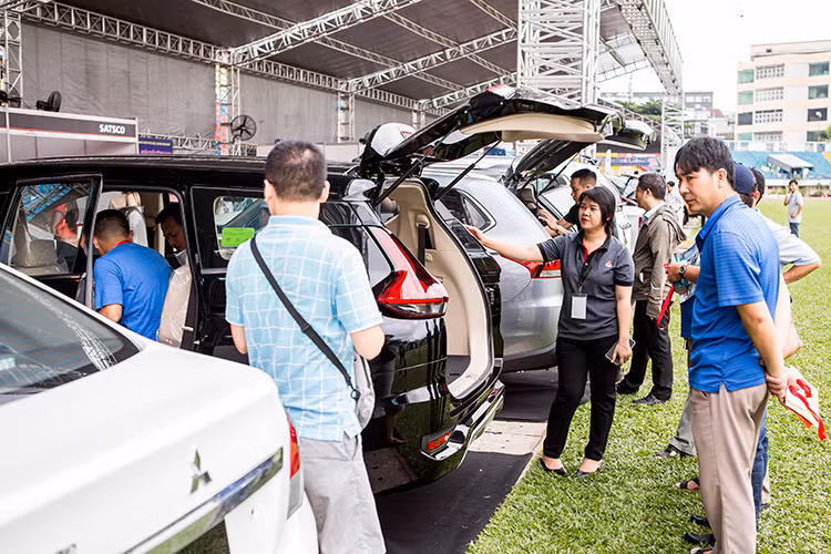 Trong khi đó, phân khúc xe bán tải/ CUV/ MPV hay SUV mới ra mắt tại thị trường ôtô Việt Nam thời gian qua đã được ghi nhận bởi thu hút sự quan tâm và đáp ứng thị hiếu của nhiều khách tham dự hội chợ.